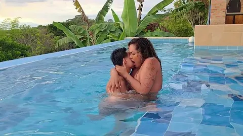 Milf Carla Morelli Fucks an 18-year-old Delivery Man